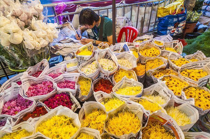 Bangkok Tour by Selfie Expert : FlowerMarket, WatTraimit, WatPho - What’s Included and How It Enhances Your Experience