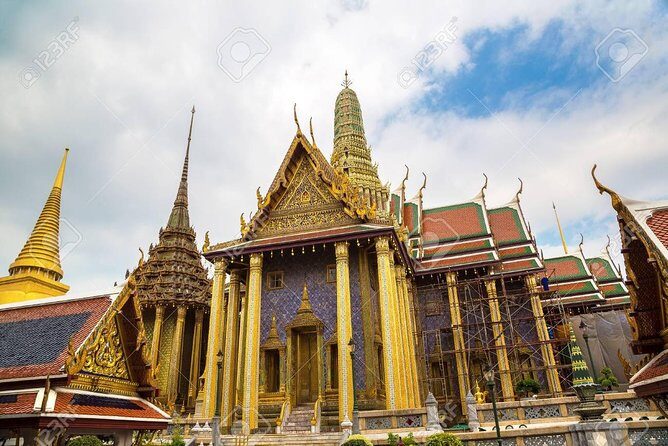 Bangkok's Iconic Temple Emerald Buddha and Royal Grand Palace - Frequently Asked Questions