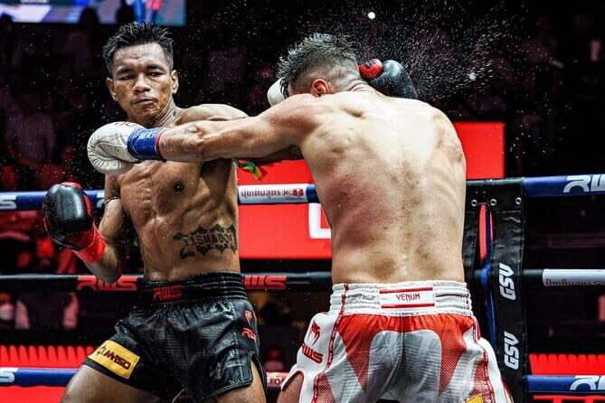 Bangkok's Top Muay Thai Ticket at Rajadamnern Stadium - An In-Depth Look at the Tour