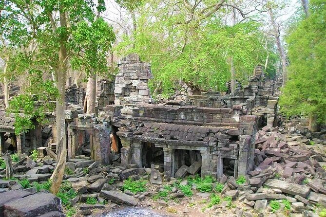 Banteay Chhmar Temple & Silk Farm Private Day Trip from Siem Reap - Scenic Stop at West Baray and Svay Romiet Pagoda