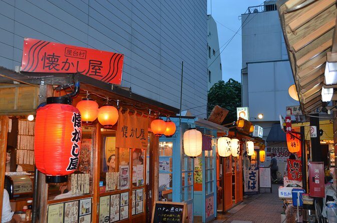 Bar hopping with Local food with a guide - Key Points