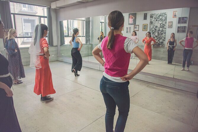 Barcelona: 1-Hour Flamenco Class Experience - Key Points