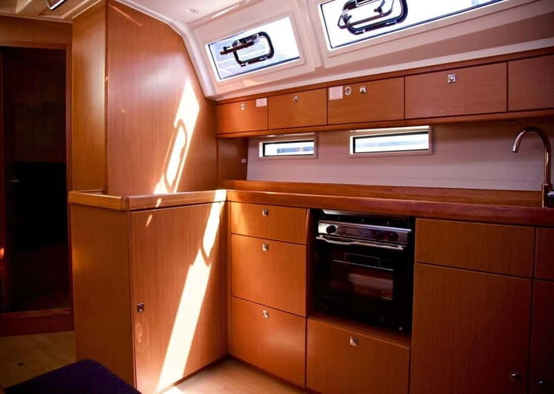 Barcelona: 2-hour sailing boat cruise at noon or sunset. - Detailed Breakdown of the Itinerary