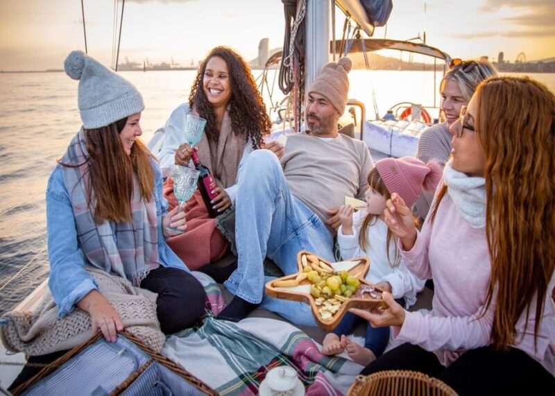 Barcelona : 2 hours Sailing tour with snacks and drinks - Key Points