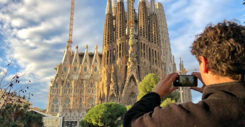 Barcelona: 3-Hour Bike Tour with a Local Guide - Key Points