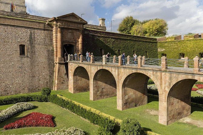 Barcelona Best Views: Old Town and Montjuic Castle Private Tour - FAQ