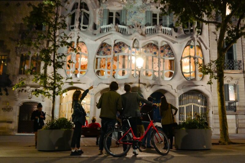 Barcelona Bike Tour by Night with Cava - Who Is This Tour Best Suited For?