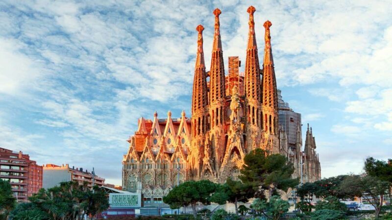 Barcelona by Heart Private Tour: Romantic Walk Through Time - Exploring the Charm of Barcelona with the "Barcelona by Heart" Private Tour