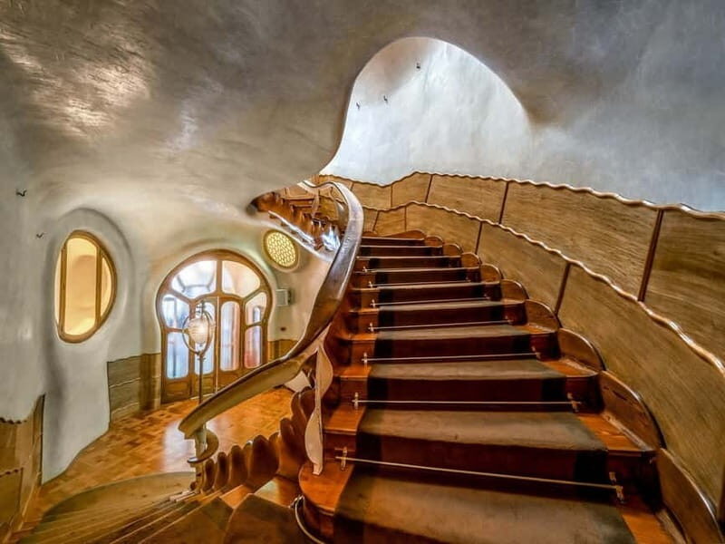 Barcelona: Casa Batlló Tour and Optional White Rabbit Museum - Key Points