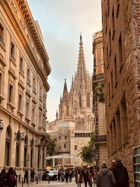 Barcelona: Cathedral of Barcelona Guided Tour - The Architecture: A Gothic Masterpiece