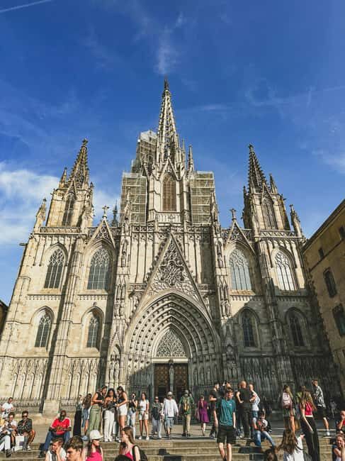 Barcelona: Cathedral of Barcelona Guided Tour - Discovering Hidden Details and Artistic Influences