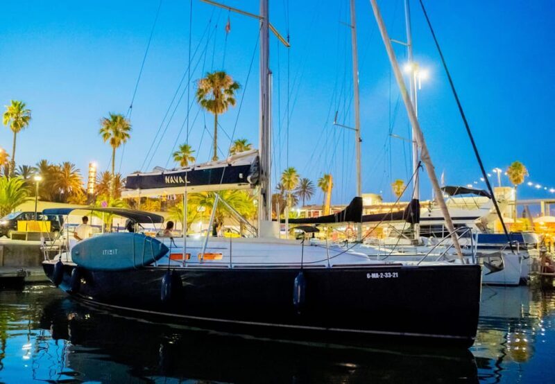 Barcelona: Cena Romántica y noche en camarote en velero - The Experience Provider: CharterBarcelona