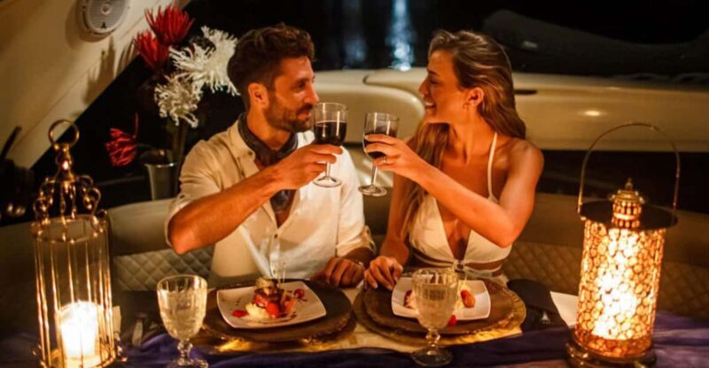 Barcelona: Cena Romántica y noche en camarote en velero - The Sum Up