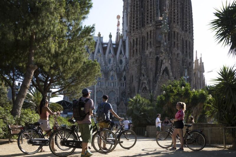 Barcelona: City Highlights Bike Tour - Key Points