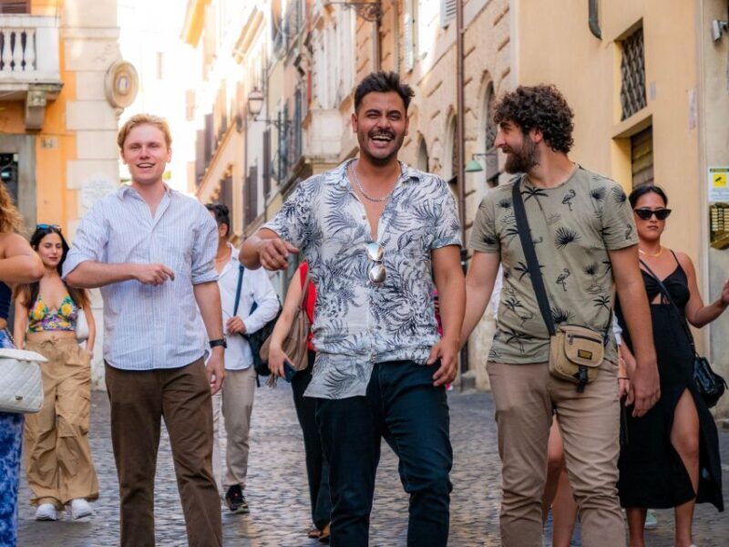 Barcelona: City Walking Tour with Local Guide - The Guides: Knowledgeable and Engaging