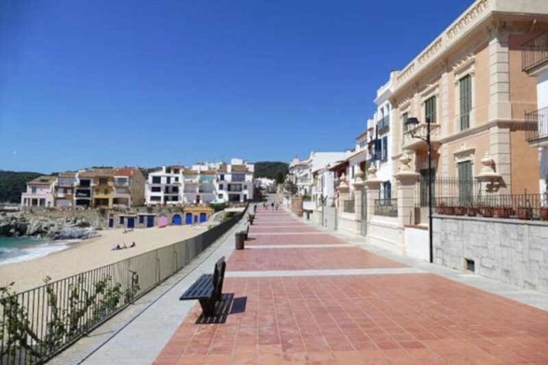 Barcelona: Costa Brava boat tour and lunch - Practical Considerations and Tips