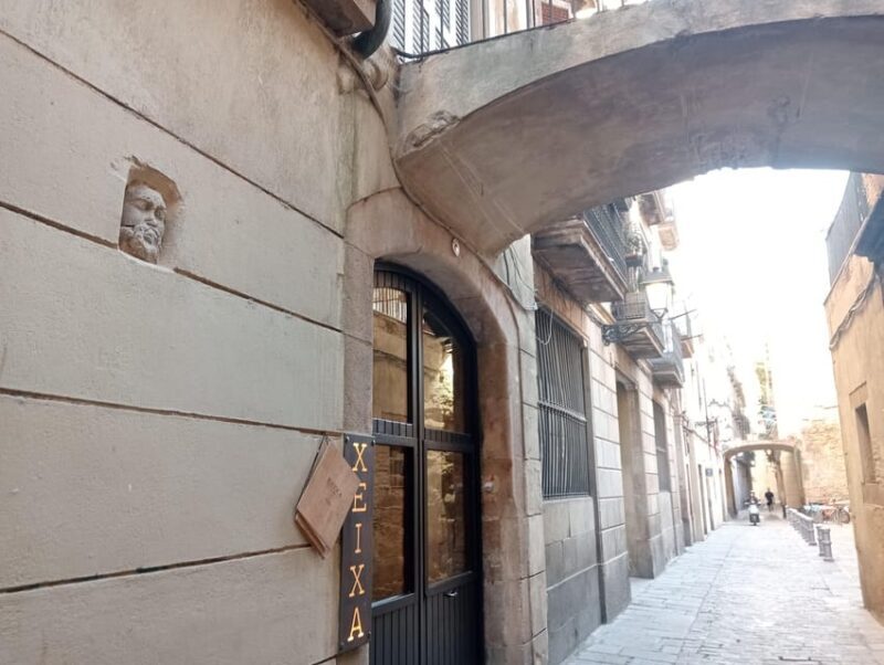 Barcelona: Curious Legends and Traditions of Old Town Tour - Key Points