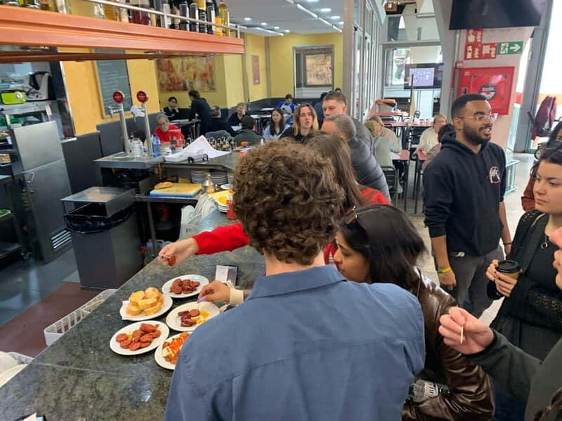 Barcelona: Delicious Food Tour and City Center Sightseeing - Duration & Group Size