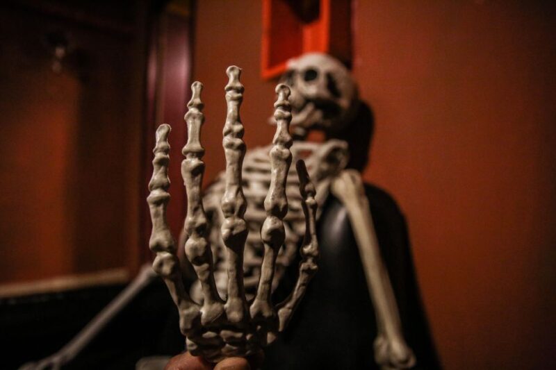 Barcelona: Escape Room Experience and Sailing Cruise - Authentic Experiences and Practical Details