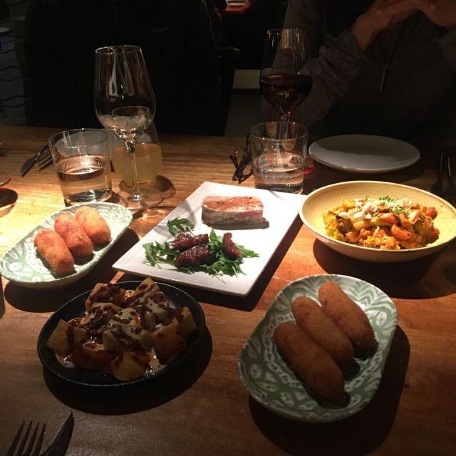 Barcelona: Evening Tapas Tour in the Gothic Quarter - Key Points