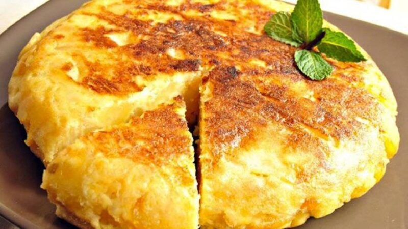 Barcelona: Evening Walking Tour in the Gaudi Area with Tapas - The Itinerary: What You Can Expect