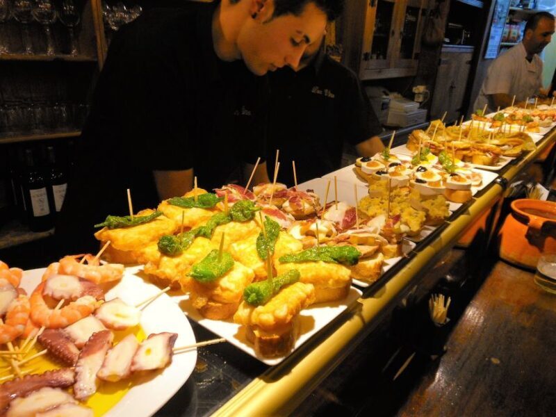 Barcelona: Evening Walking Tour in the Gaudi Area with Tapas - What Makes the Experience Stand Out?