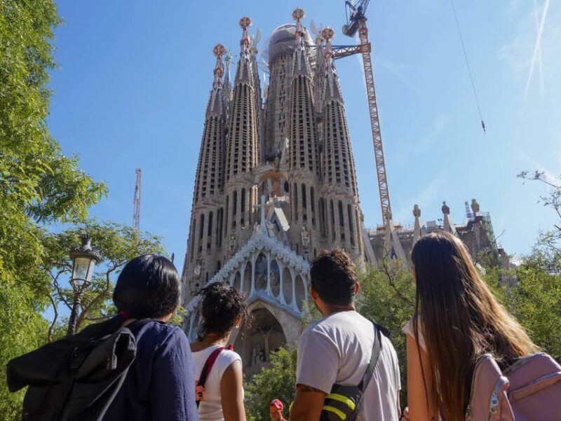Barcelona: Fast-Track Sagrada Familia and Towers Guided Tour - Analyzing the Value