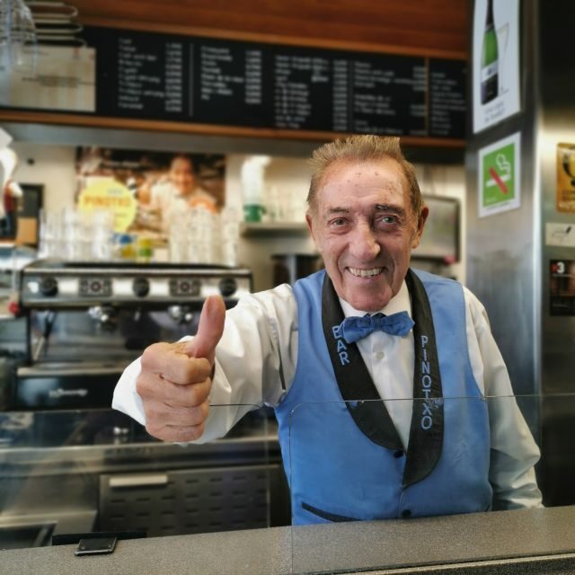 Barcelona: Foodie Walking Tour with Sagrada Familia Tickets - Practical Details and Considerations
