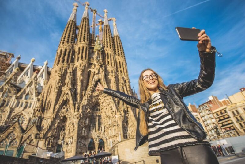 Barcelona: Gaudi Private City Tour with Sagrada Familia - Key Points