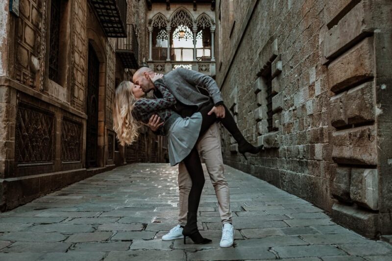 Barcelona: Gothic Quarter Cinematic Photoshoot and Guide - Authentic Experiences and Unique Insights