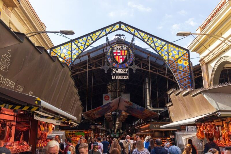 Barcelona: Gothic Quarter & La Sagrada Familia Private Tour - Key Points