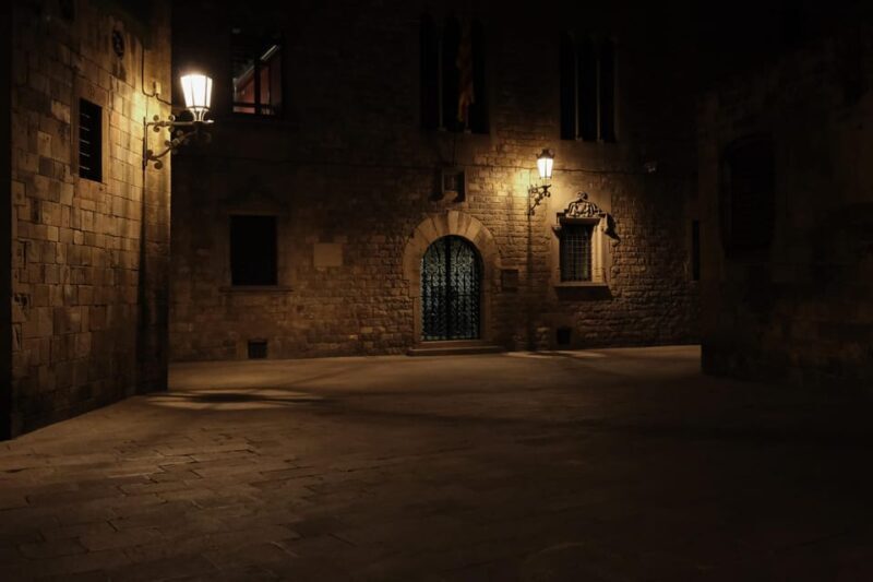 Barcelona: Gothic Quarter Night Walk Mysteries and Legends - A Deep Dive into the Gothic Quarter Night Walk