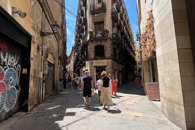 Barcelona: Guided City Tour by Local Transport - Transportation and Timing