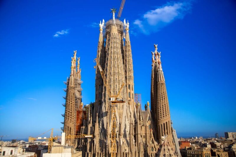 Barcelona Guided Sagrada Familia Tour & Sailing Experience - Key Points