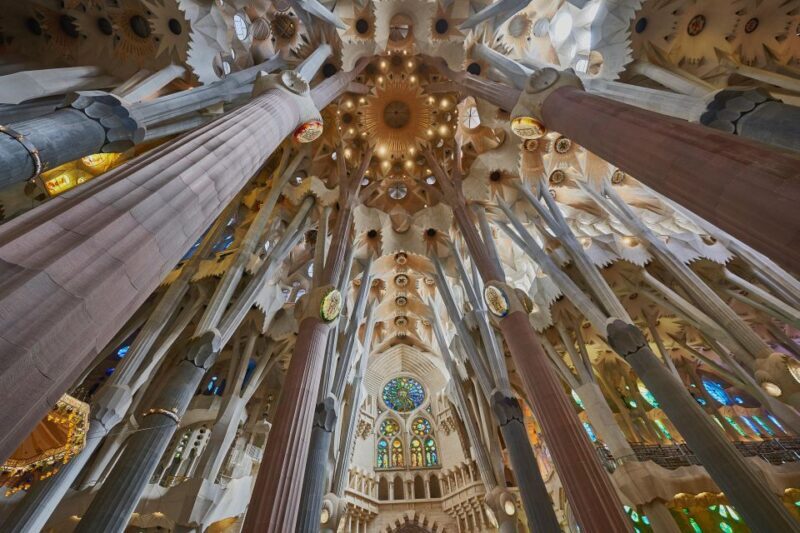 Barcelona: Guided Tour of Sagrada Familia - Barcelona: Guided Tour of Sagrada Familia