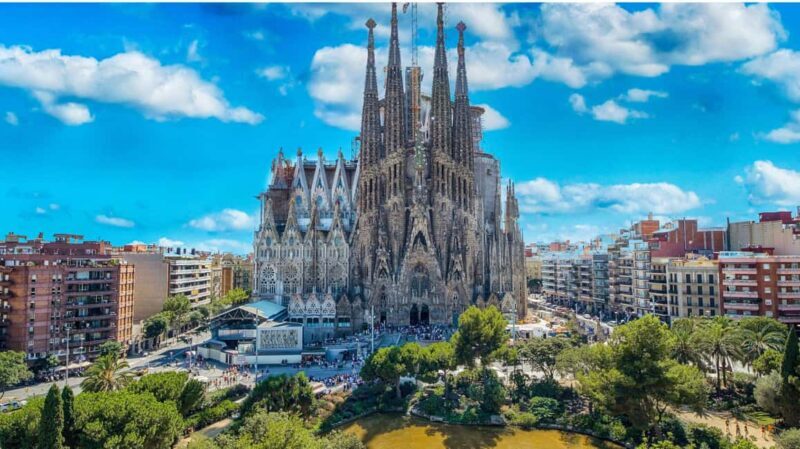 Barcelona: Guided visit of the Sagrada Familia - An In-Depth Look at the Guided Tour Experience