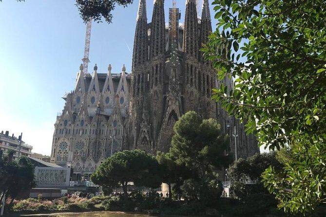 Barcelona: Highlights of Sagrada Familia Max 6 People Guided Tour - FAQ