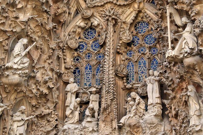 Barcelona Highlights Private Tour in a chauffeured Mercedes-Benz - Exploring Barcelona in Style and Comfort