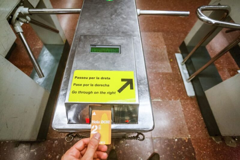 Barcelona: Hola Barcelona Public Transport Travel Card - How It Compares to Other Options