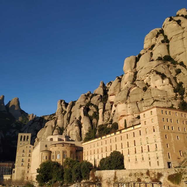 Barcelona: Montserrtat Hike and Winery Tour with Tasting - A Delicious Break: Catalan Snacks and Local Flavors