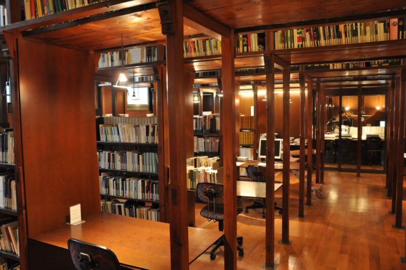 Barcelona: Museu Tàpies Entrance and Exhibitions - FAQs