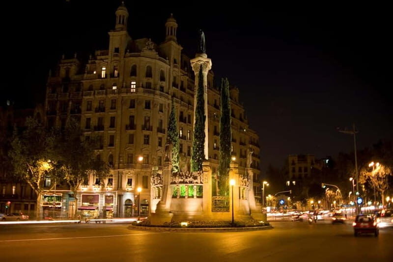 Barcelona: Night Bus Tour with Live Guide - Key Points