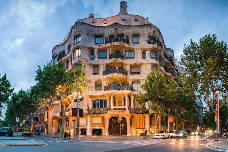 Barcelona: Night Bus Tour with Live Guide - An In-Depth Look at the Night Bus Tour Experience