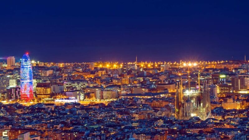 Barcelona: Night Walking Tour in the Heart of the Movida - Authentic Experiences & Hidden Corners