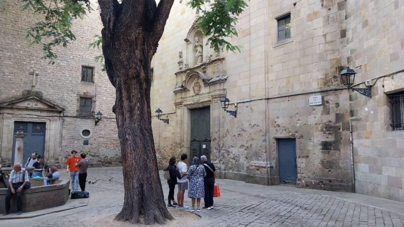 Barcelona: Old City Guided Walking Tour with a Local - Exploring Barcelona’s Old City: A Guided Walking Tour with a Local