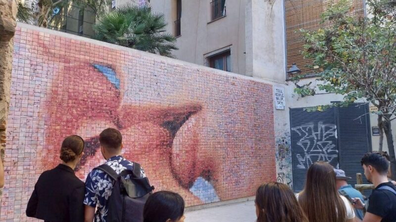 Barcelona: Old City Guided Walking Tour with a Local - Detailed Breakdown of Highlights