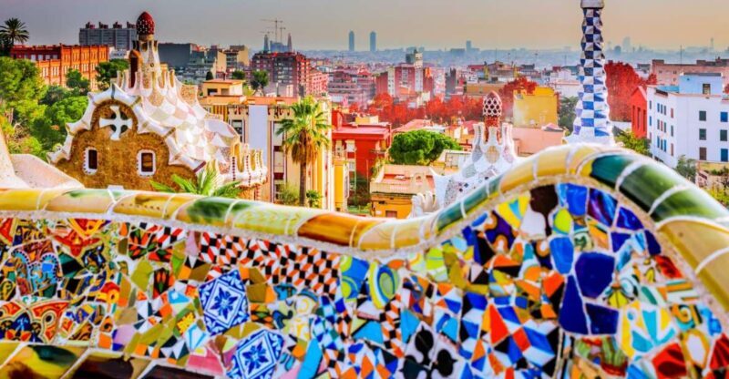 Barcelona Old Town and Top Attractions Private Car Tour - Key Points