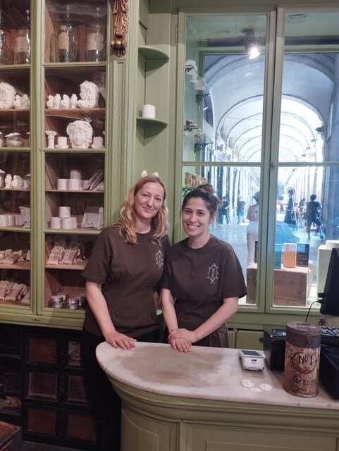 Barcelona: Old Town Historic Shops Guided Tour - Meeting the Makers and Exploring the Shops