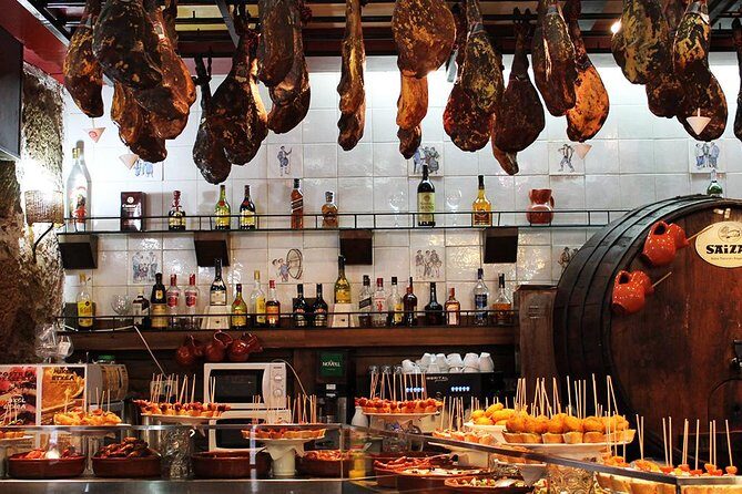 Barcelona Old Town Night Small Group Tour with Tapas & Flamenco - Key Points