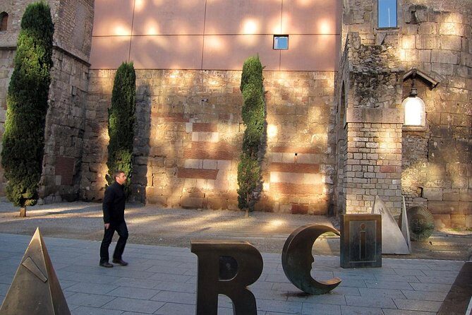 Barcelona Old Town walking tour with official guide - A Closer Look at the Itinerary